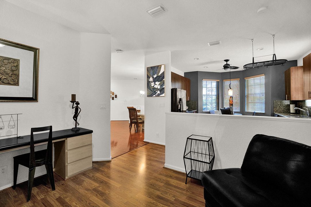 待售: $605,000 (2 贝兹, 2 浴室, 1566 平方英尺)