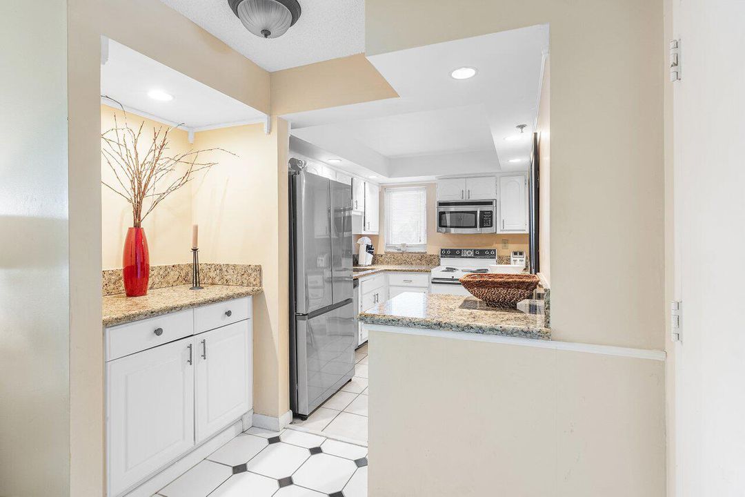 待售: $475,000 (2 贝兹, 2 浴室, 1050 平方英尺)