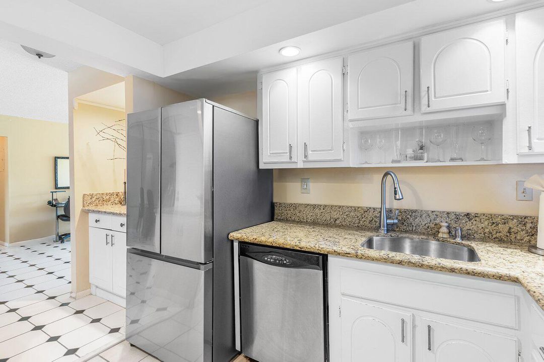 待售: $475,000 (2 贝兹, 2 浴室, 1050 平方英尺)