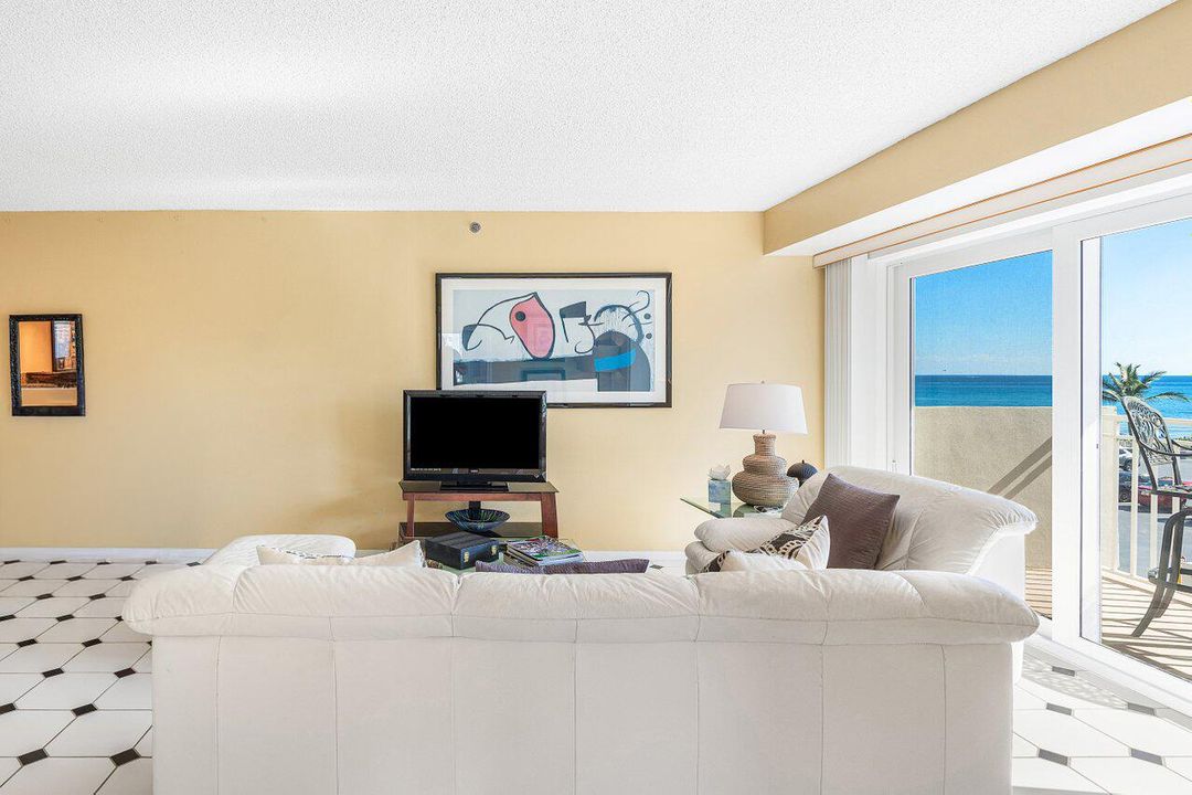 待售: $475,000 (2 贝兹, 2 浴室, 1050 平方英尺)