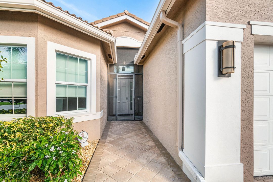 For Sale: $1,049,000 (3 beds, 3 baths, 2309 Square Feet)