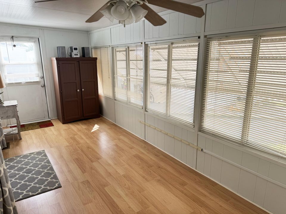 En Venta: $269,000 (1 camas, 1 baños, 724 Pies cuadrados)