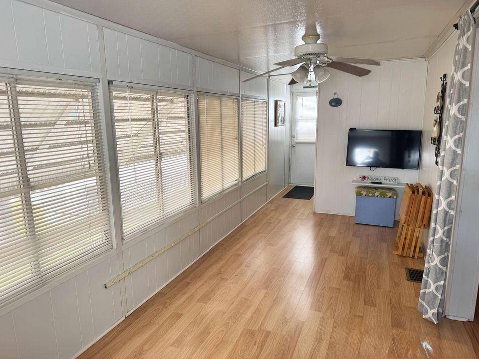 En Venta: $269,000 (1 camas, 1 baños, 724 Pies cuadrados)