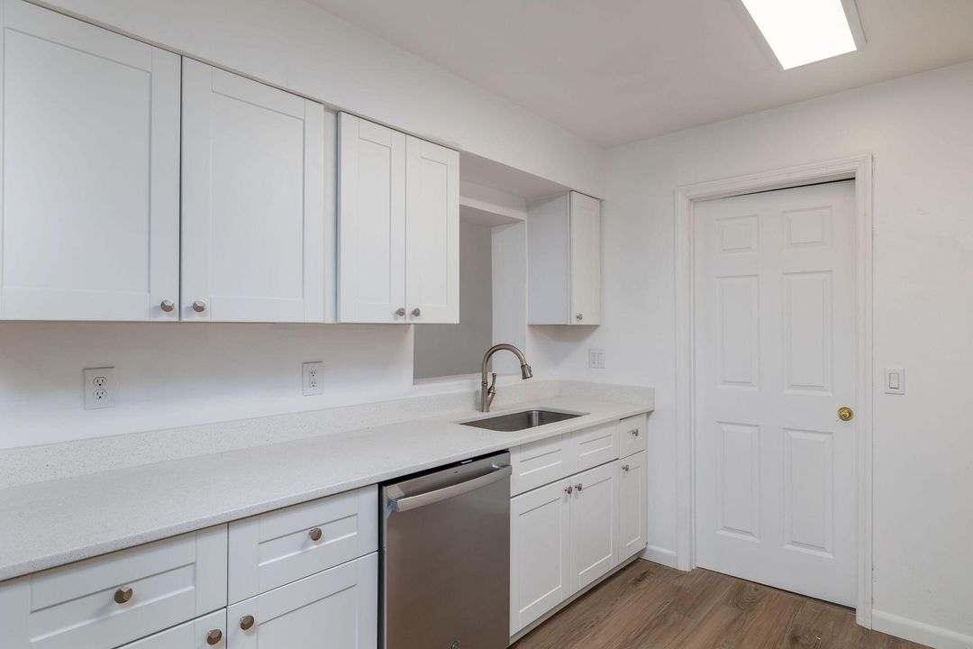 出租: $2,200 (3 贝兹, 2 浴室, 1024 平方英尺)