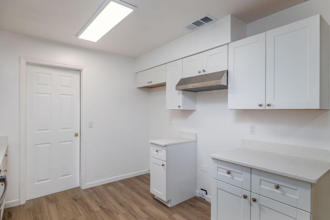 出租: $2,200 (3 贝兹, 2 浴室, 1024 平方英尺)