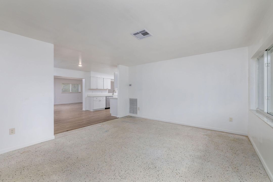 出租: $2,200 (3 贝兹, 2 浴室, 1024 平方英尺)