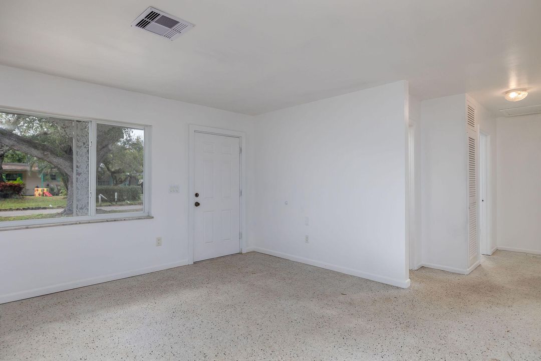 出租: $2,200 (3 贝兹, 2 浴室, 1024 平方英尺)