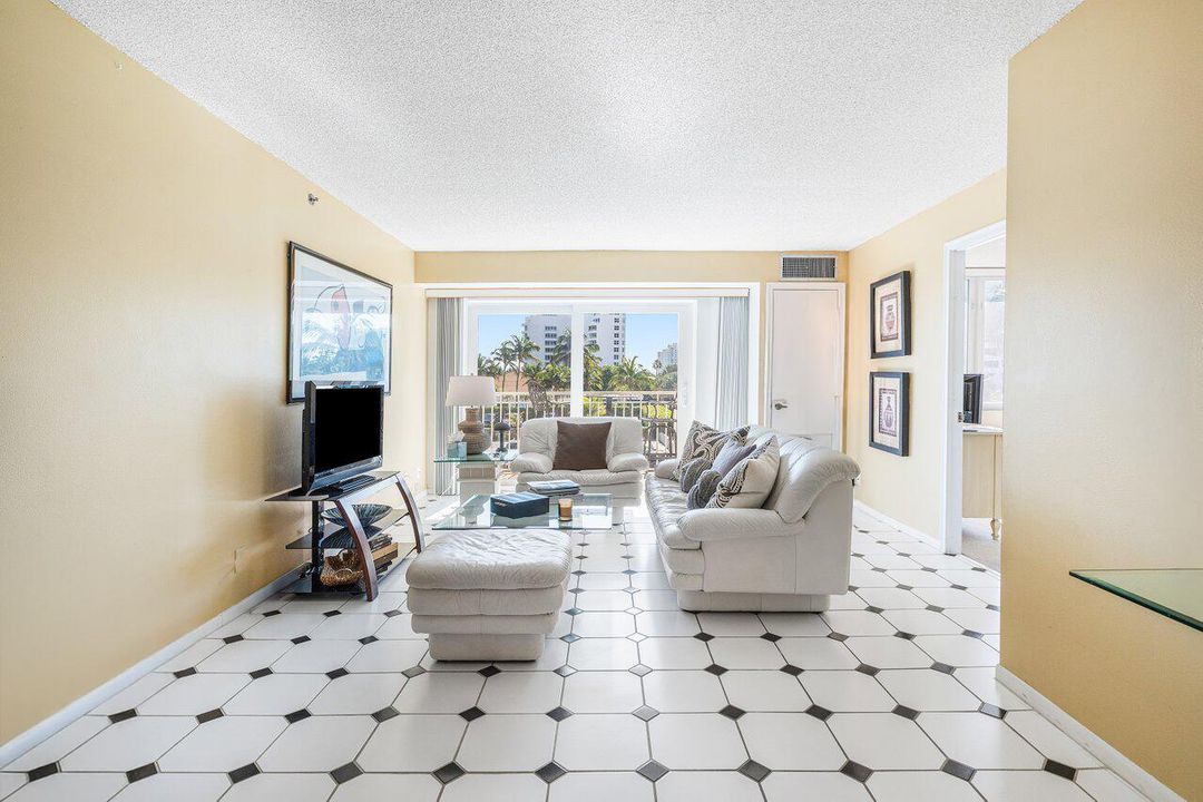 待售: $475,000 (2 贝兹, 2 浴室, 1050 平方英尺)