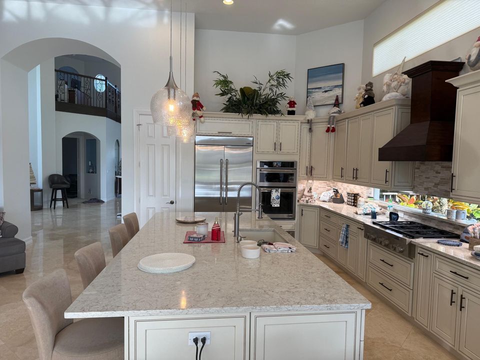 En Renta: $25,000 (4 camas, 4 baños, 4000 Pies cuadrados)