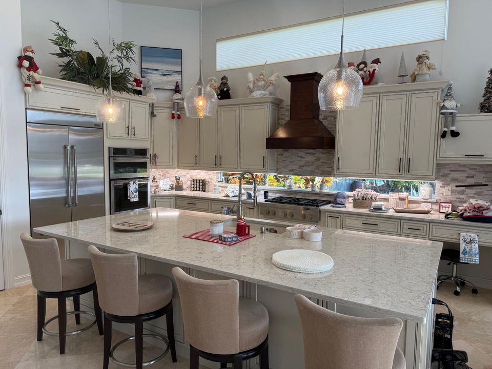 En Renta: $25,000 (4 camas, 4 baños, 4000 Pies cuadrados)