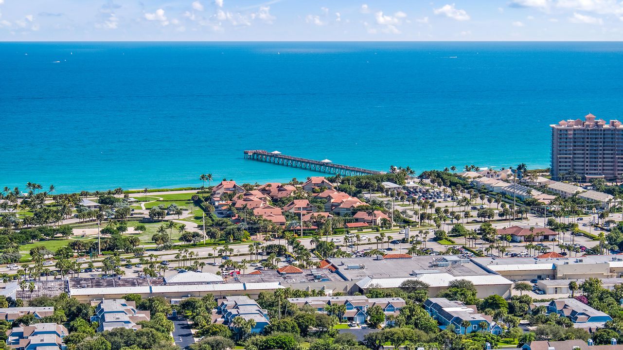 For Rent: $2,750 (2 beds, 2 baths, 1385 Square Feet)