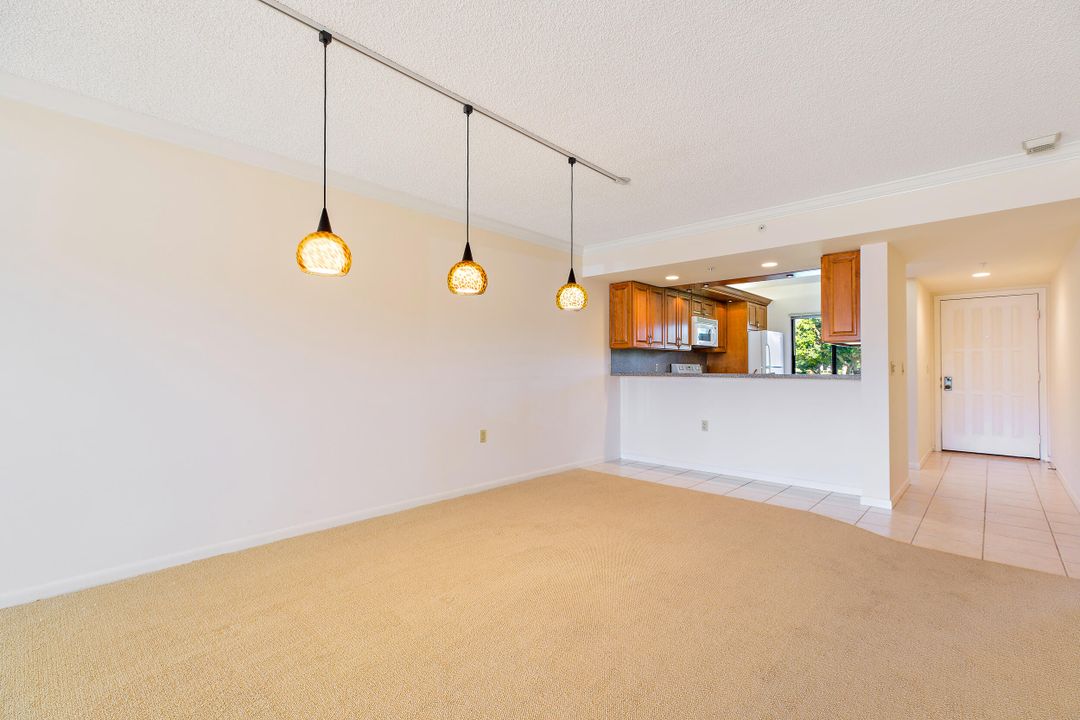 For Rent: $2,750 (2 beds, 2 baths, 1385 Square Feet)