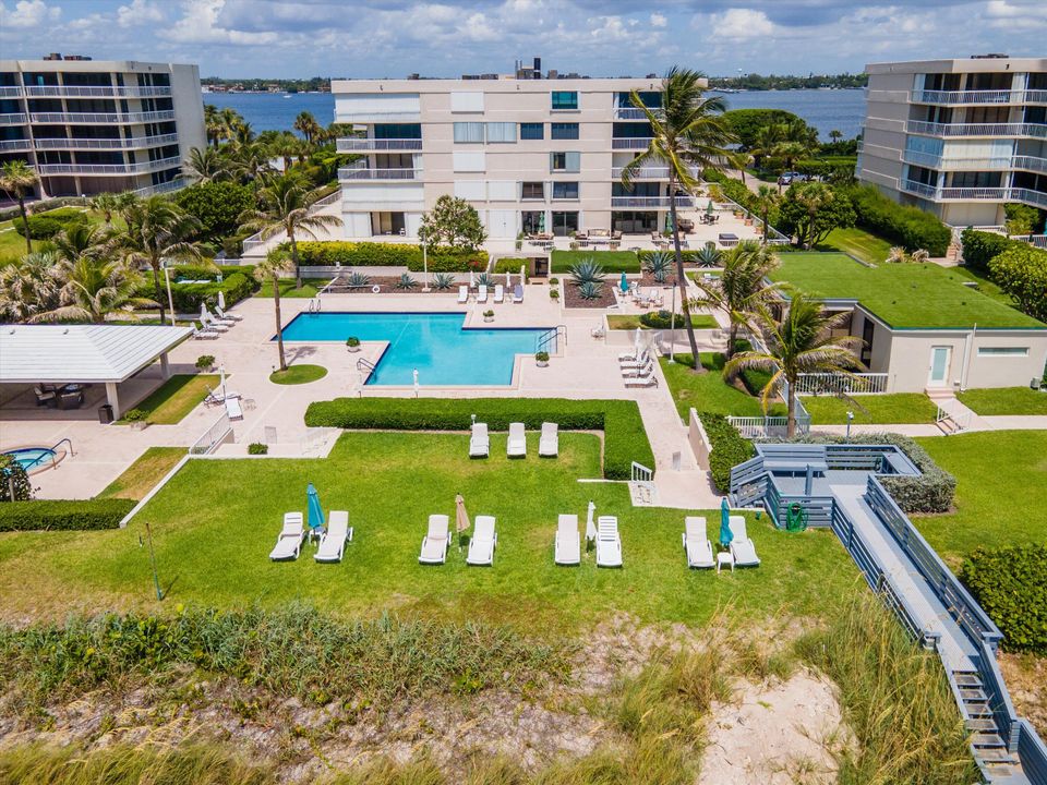 For Sale: $1,159,000 (2 beds, 2 baths, 1546 Square Feet)