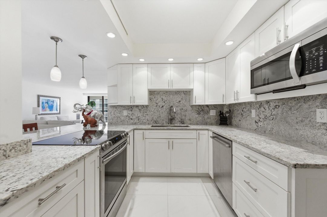 For Sale: $1,159,000 (2 beds, 2 baths, 1546 Square Feet)