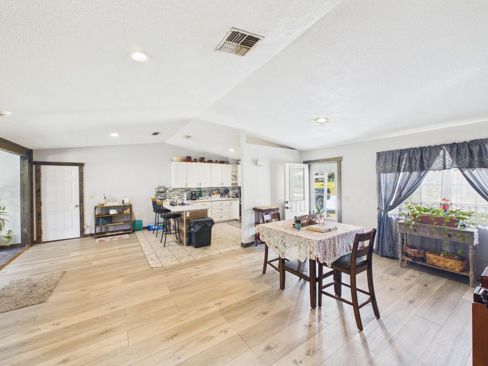 En Venta: $299,000 (2 camas, 2 baños, 1136 Pies cuadrados)