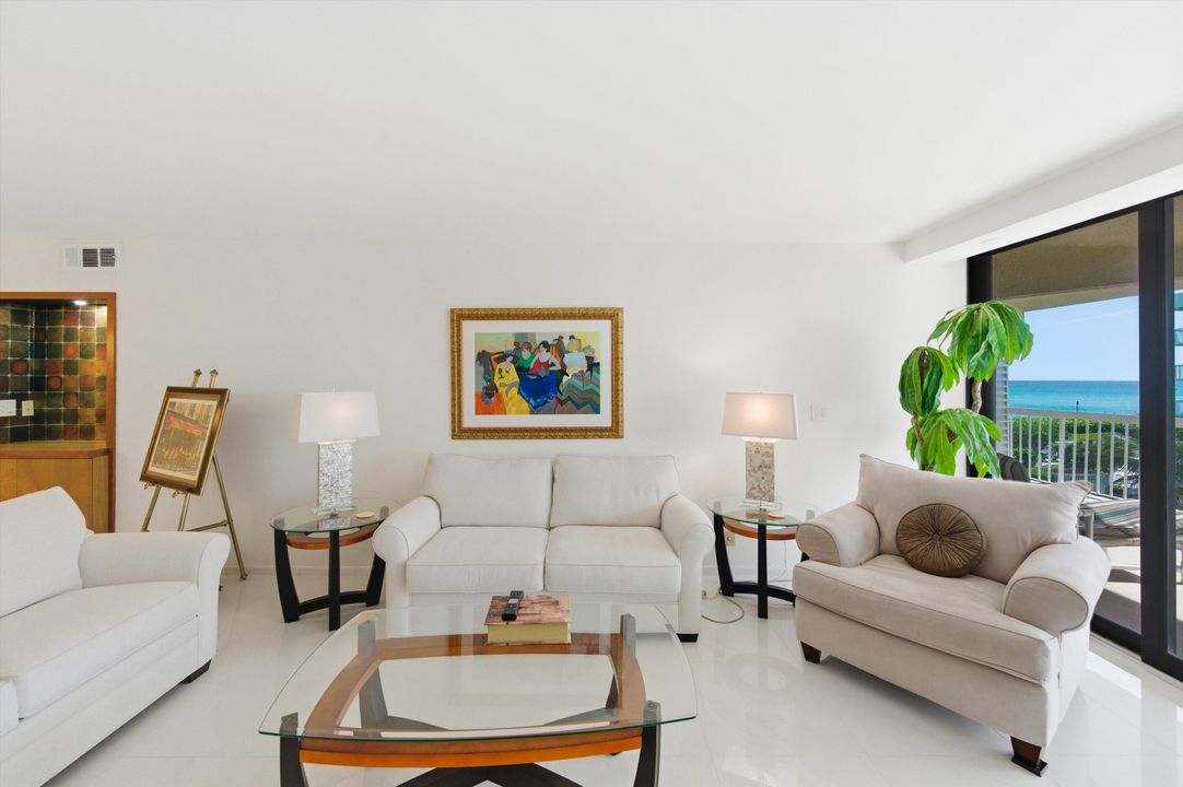 For Sale: $1,159,000 (2 beds, 2 baths, 1546 Square Feet)