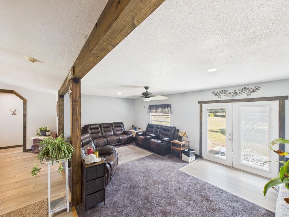 En Venta: $299,000 (2 camas, 2 baños, 1136 Pies cuadrados)