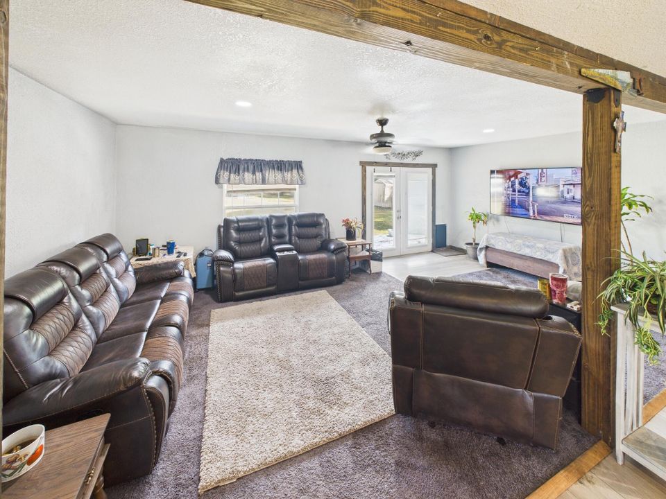 En Venta: $299,000 (2 camas, 2 baños, 1136 Pies cuadrados)