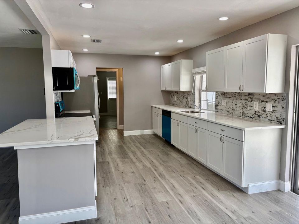 En Venta: $470,000 (3 camas, 2 baños, 1899 Pies cuadrados)