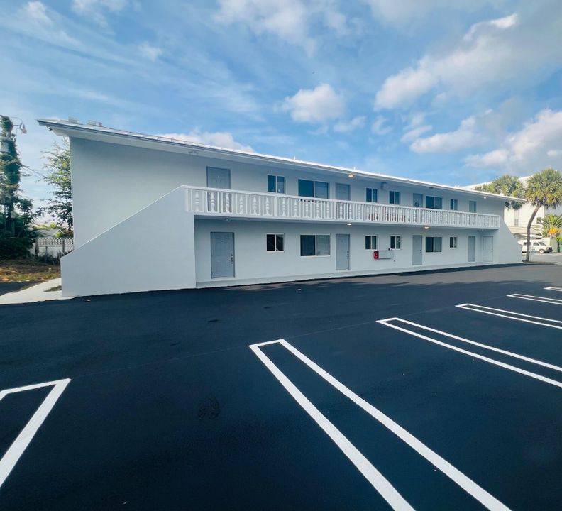 For Rent: $2,700 (2 beds, 1 baths, 733 Square Feet)