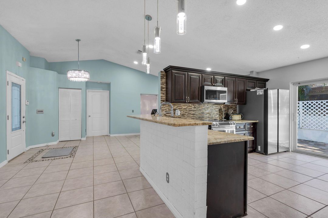 For Sale: $515,000 (3 beds, 2 baths, 1752 Square Feet)