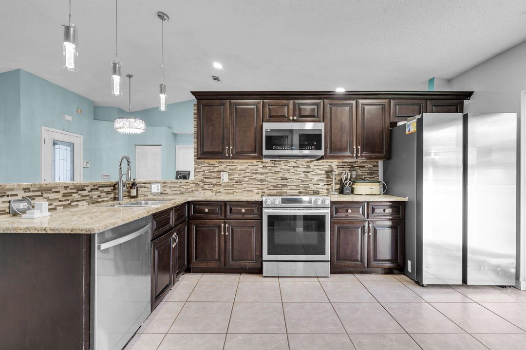 For Sale: $515,000 (3 beds, 2 baths, 1752 Square Feet)