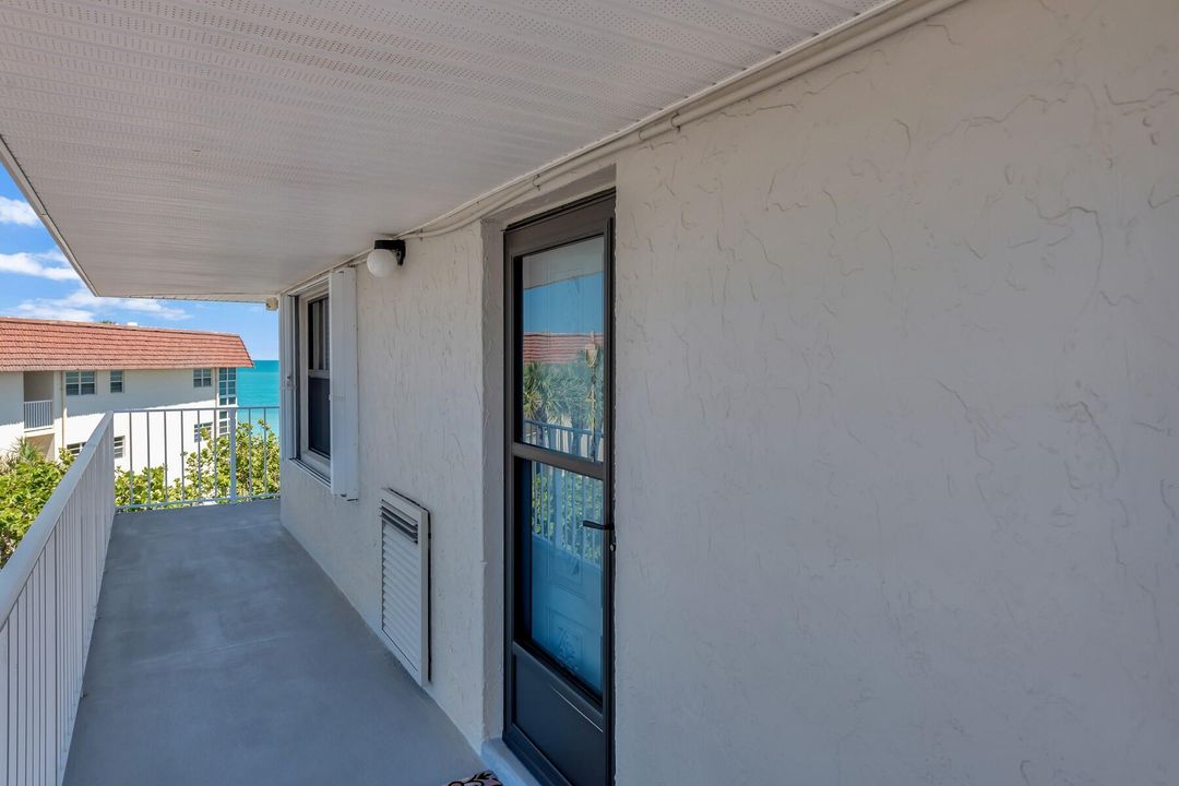 For Sale: $645,995 (2 beds, 2 baths, 1300 Square Feet)