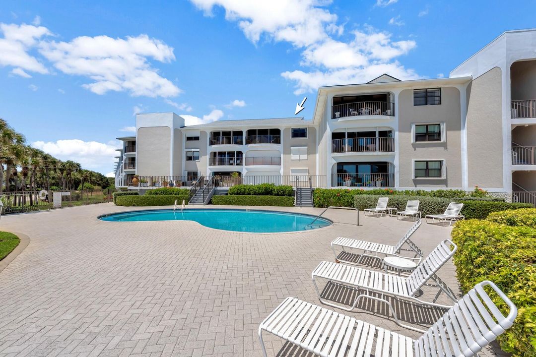 For Sale: $645,995 (2 beds, 2 baths, 1300 Square Feet)