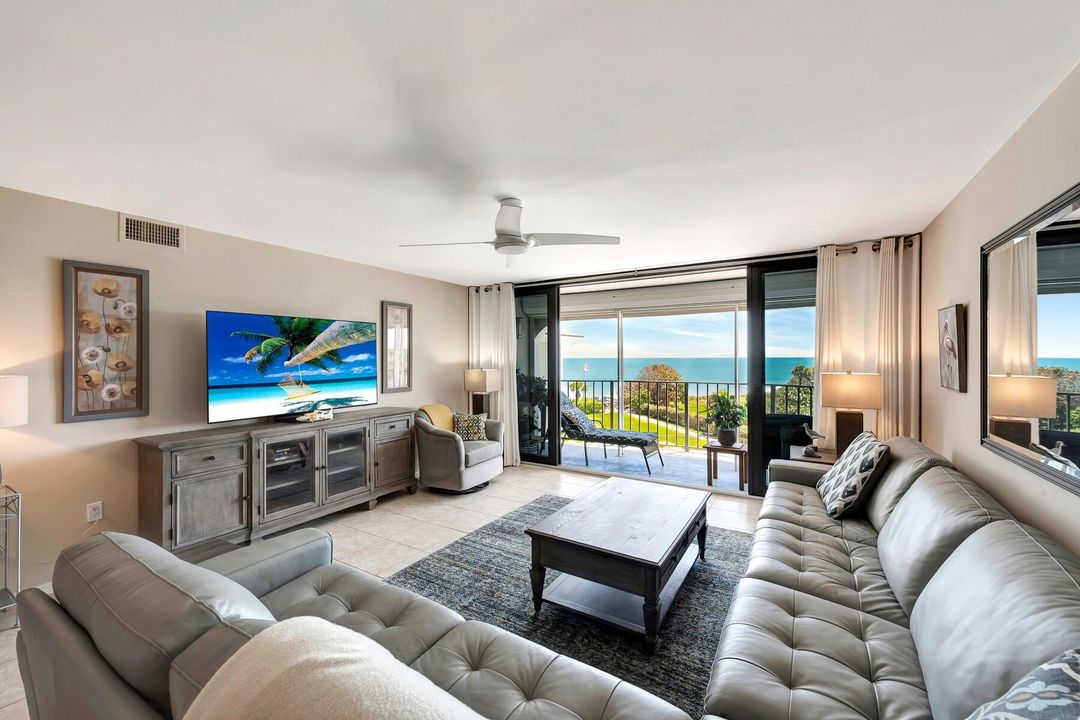 For Sale: $645,995 (2 beds, 2 baths, 1300 Square Feet)