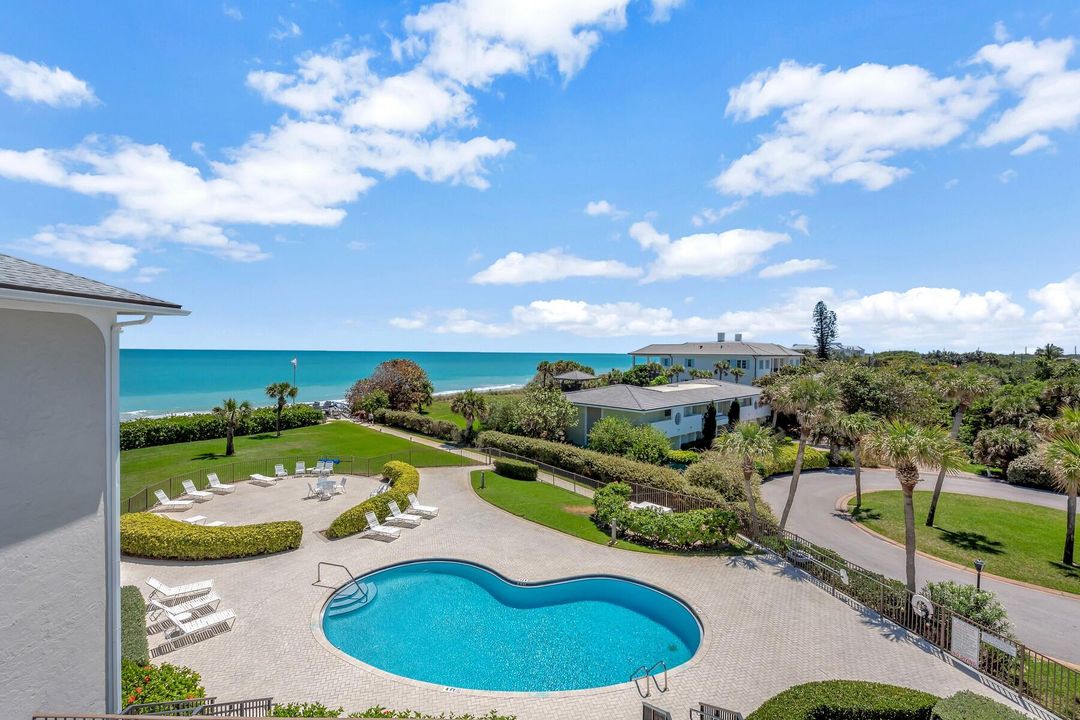 For Sale: $645,995 (2 beds, 2 baths, 1300 Square Feet)