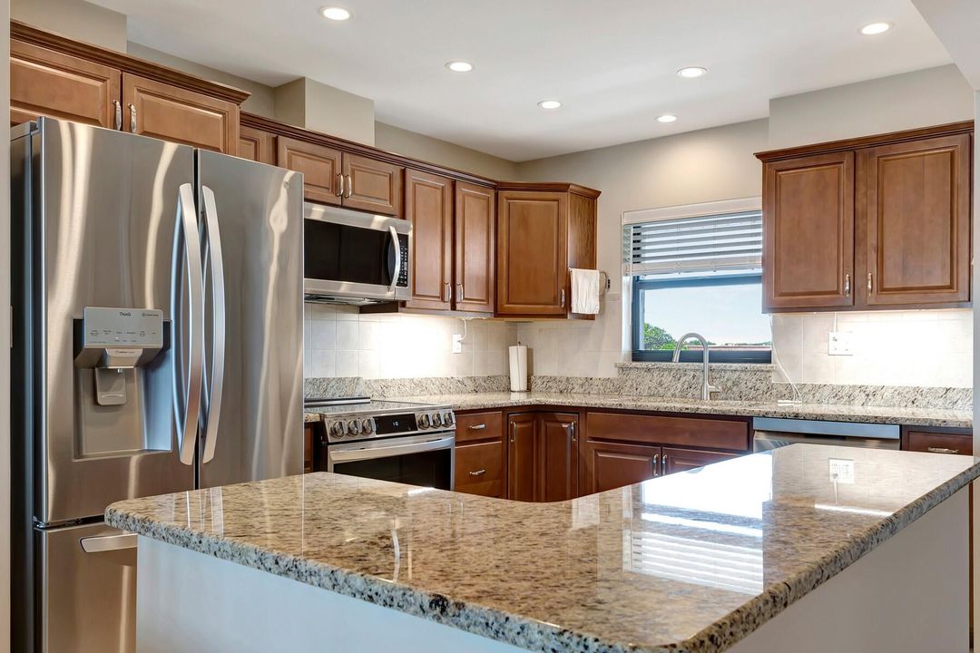 For Sale: $645,995 (2 beds, 2 baths, 1300 Square Feet)