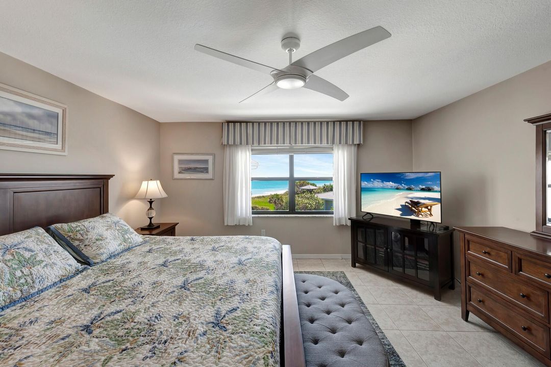 For Sale: $645,995 (2 beds, 2 baths, 1300 Square Feet)