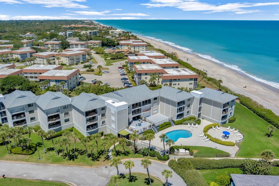 For Sale: $645,995 (2 beds, 2 baths, 1300 Square Feet)