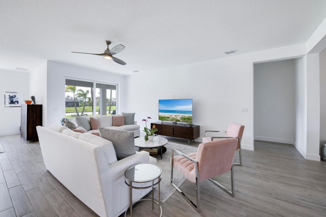 For Sale: $699,995 (3 beds, 2 baths, 2375 Square Feet)