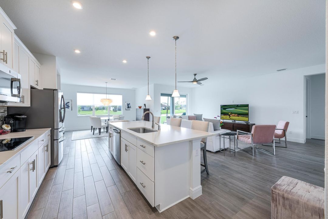 For Sale: $699,995 (3 beds, 2 baths, 2375 Square Feet)