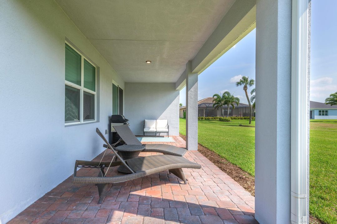 For Sale: $699,995 (3 beds, 2 baths, 2375 Square Feet)