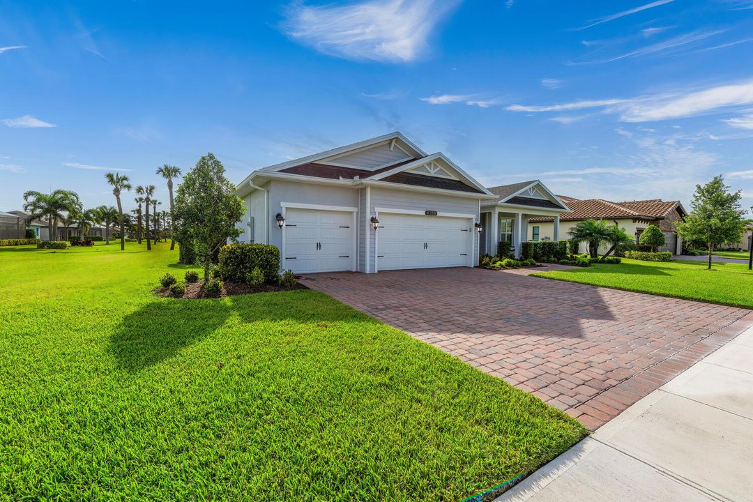 For Sale: $699,995 (3 beds, 2 baths, 2375 Square Feet)