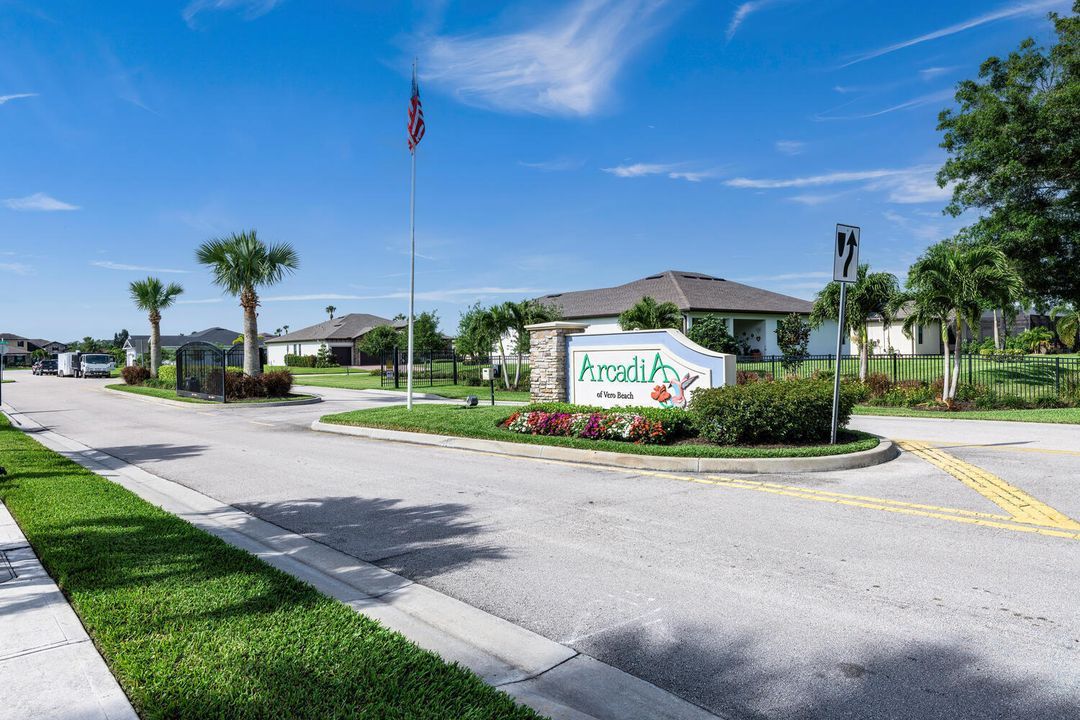 For Sale: $699,995 (3 beds, 2 baths, 2375 Square Feet)