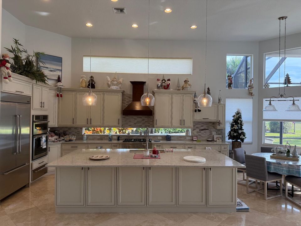 En Renta: $25,000 (4 camas, 4 baños, 4000 Pies cuadrados)