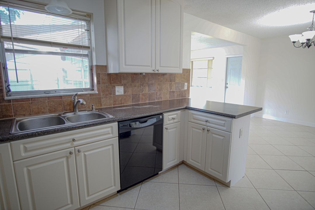 For Sale: $475,000 (3 beds, 2 baths, 1578 Square Feet)