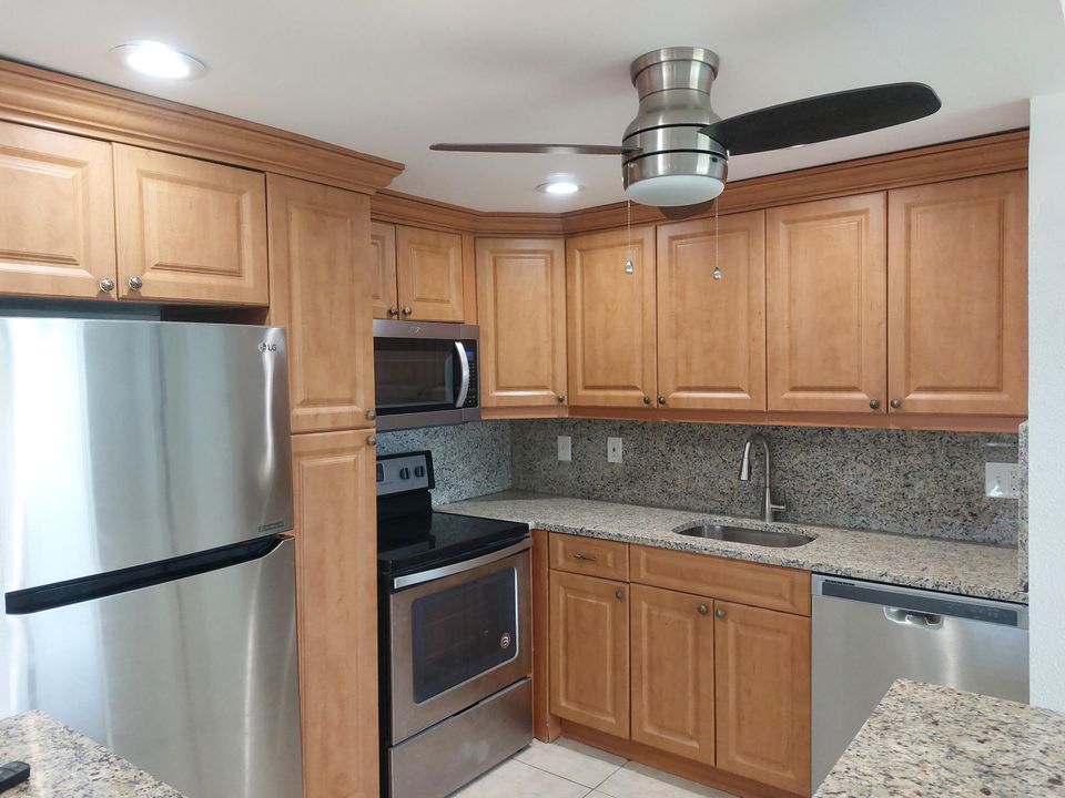 出租: $1,400 (1 贝兹, 1 浴室, 720 平方英尺)