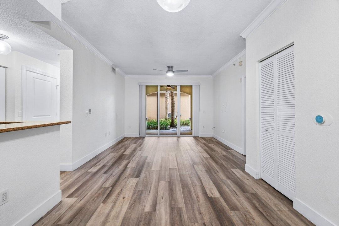 待售: $274,900 (2 贝兹, 2 浴室, 1048 平方英尺)