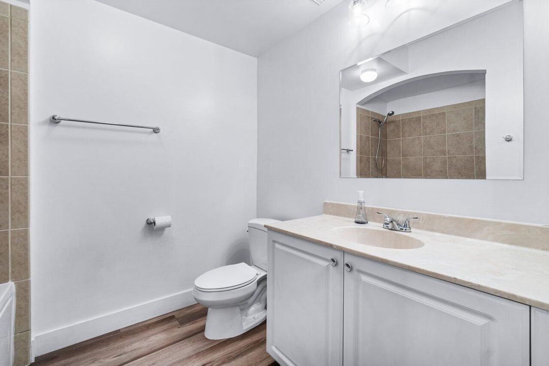 待售: $274,900 (2 贝兹, 2 浴室, 1048 平方英尺)