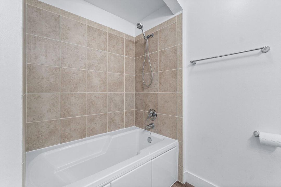 待售: $274,900 (2 贝兹, 2 浴室, 1048 平方英尺)