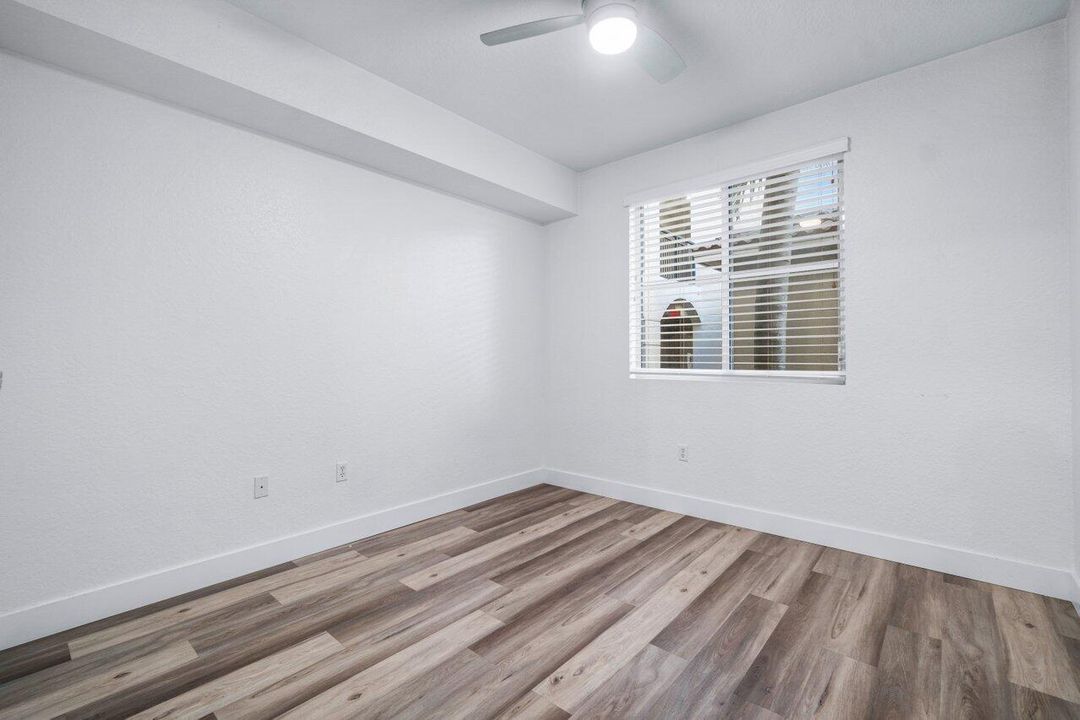 待售: $274,900 (2 贝兹, 2 浴室, 1048 平方英尺)