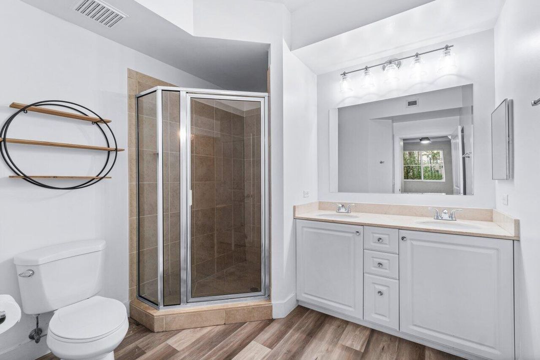 待售: $274,900 (2 贝兹, 2 浴室, 1048 平方英尺)