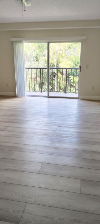 For Sale: $285,000 (2 beds, 2 baths, 1112 Square Feet)