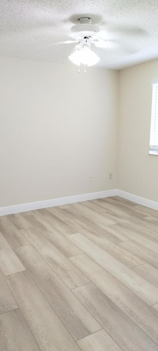 For Sale: $285,000 (2 beds, 2 baths, 1112 Square Feet)