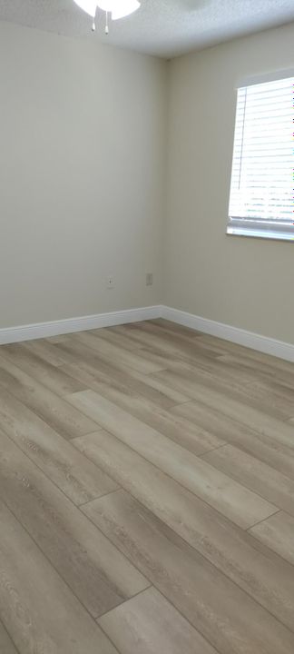 For Sale: $285,000 (2 beds, 2 baths, 1112 Square Feet)