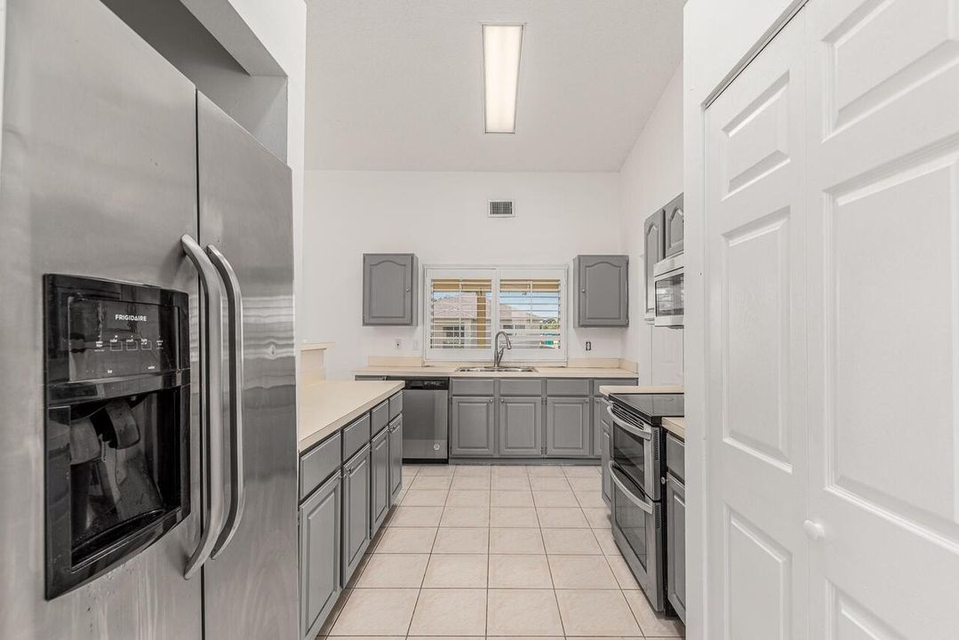 En Venta: $415,000 (3 camas, 2 baños, 1934 Pies cuadrados)